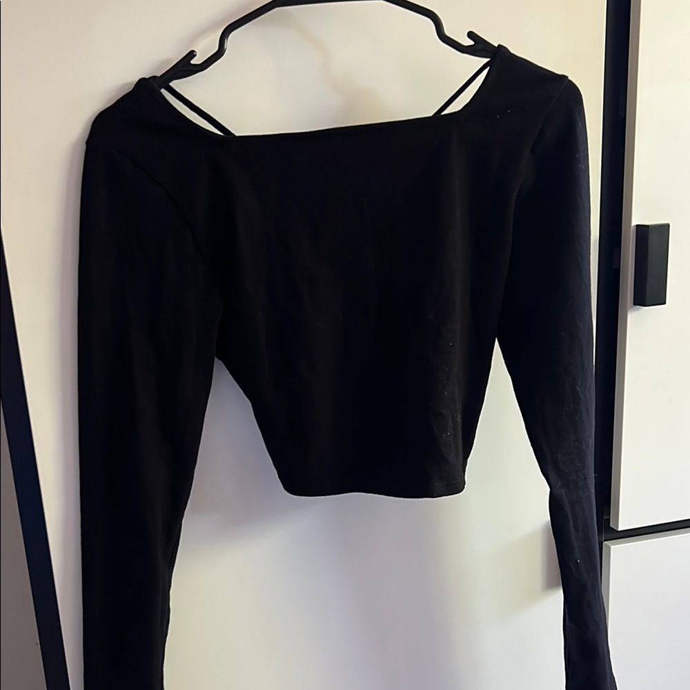 Black Long-Sleeve Crop Top